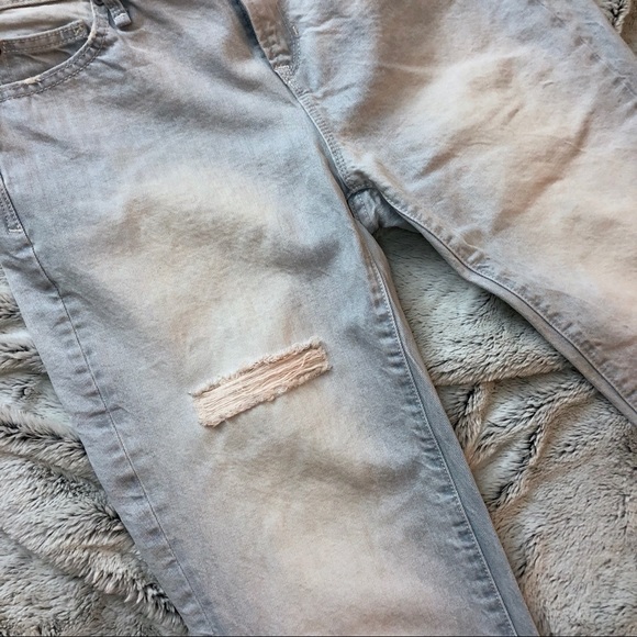 GAP Light Wash Jeans - Picture 4 of 6